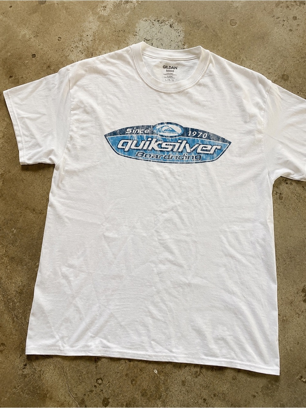 Gildan 5000 White Short-Sleeve Tee with Blue Quiksilver, Y2K, Streetwear Size L